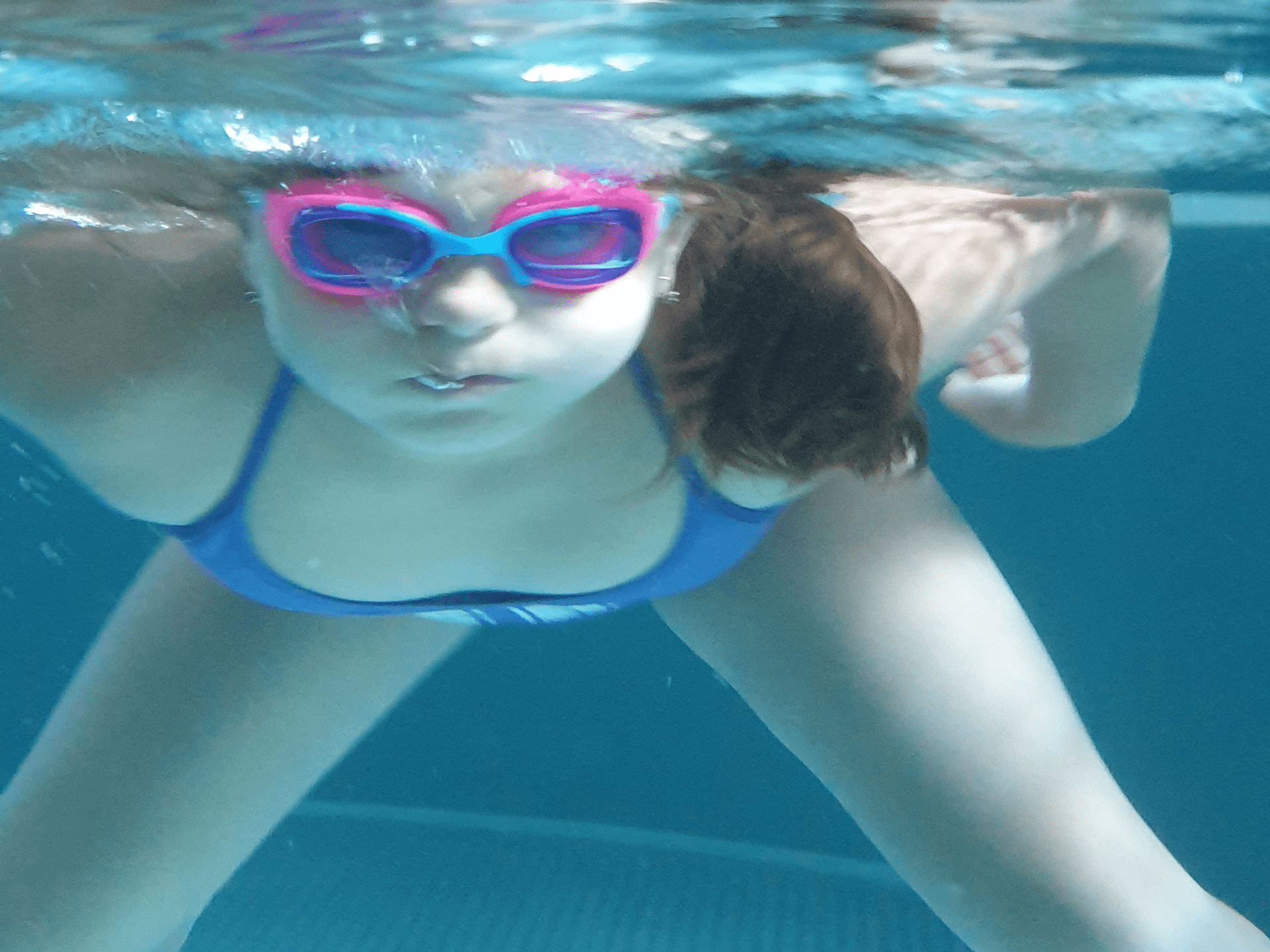 Individuálne hodiny plávania v Prešove pre deti a dorast. Plavecká škola Swimshark